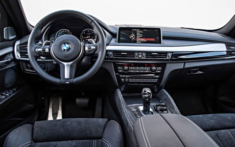 BMW X6 имеет стильный салон с логически расположенными элементами управления